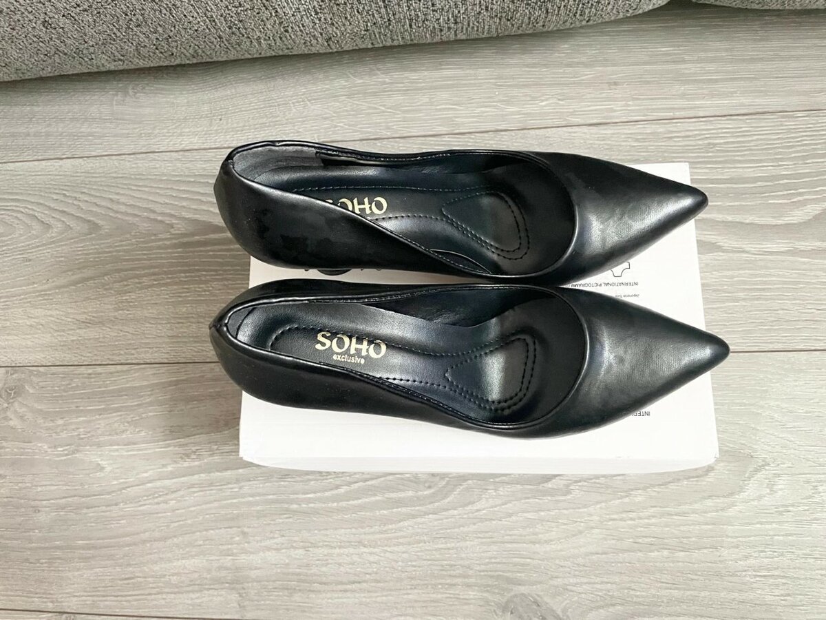 Dress shoe