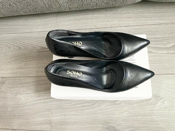 Dress shoe