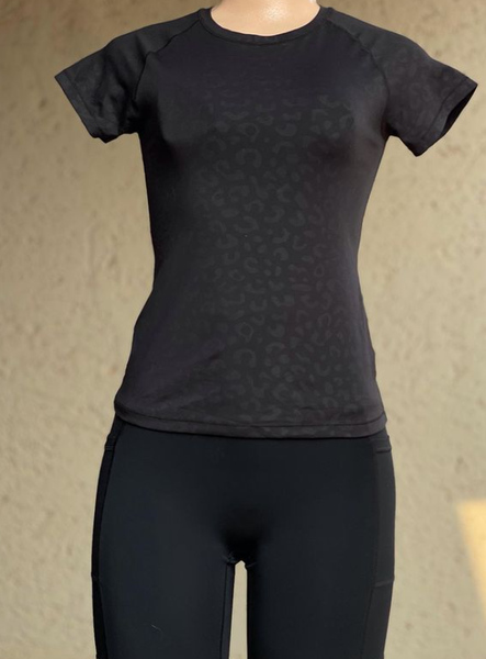 T-shirt black