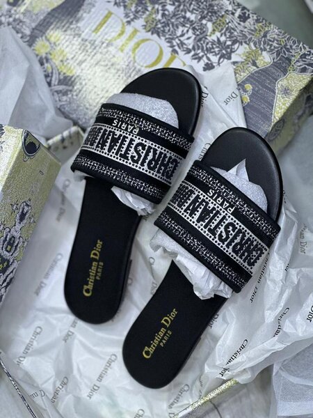 Ladies slippers
