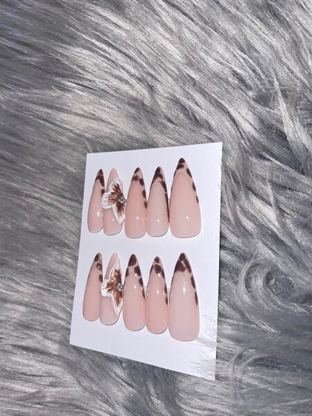 Press on nails