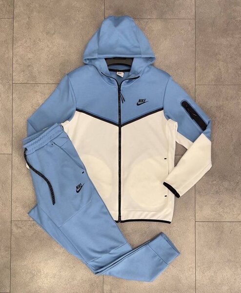 Survêtement NIKE TECH