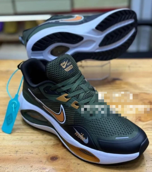 NIKE ZOOM Sneakers