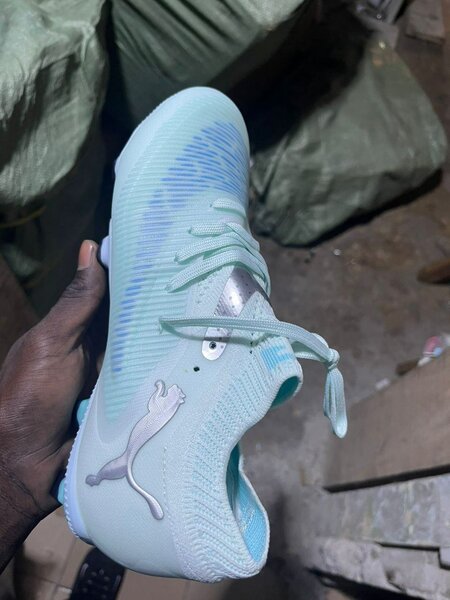 Chaussures de football légères