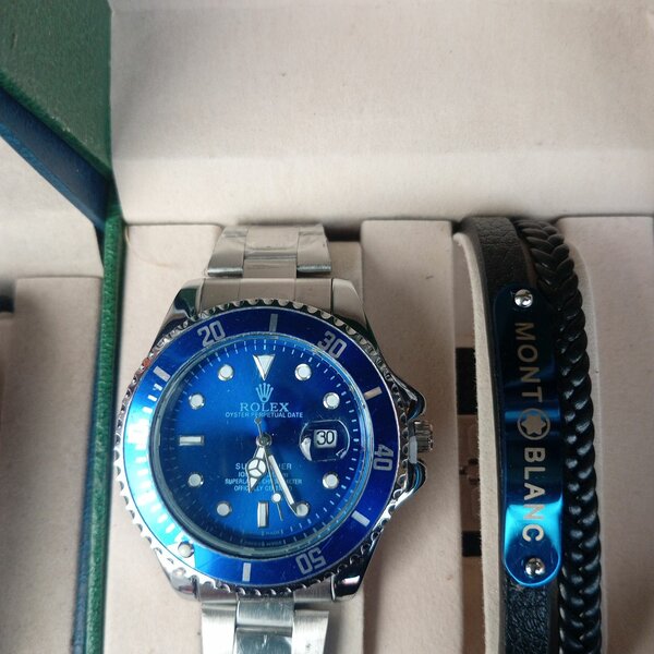 Montre homme bleue élégante