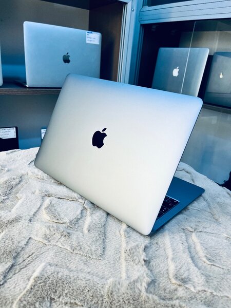MACBOOK AIR 2020
