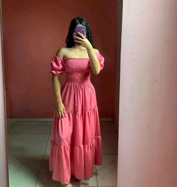 Robe longue rose à épaules dénudées