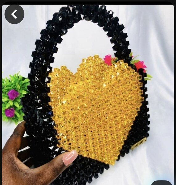 Pochette perles élégante
