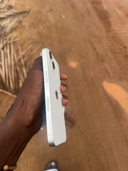iPhone 13 simple
