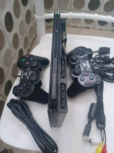 Console PlayStation 2 avec Manettes
