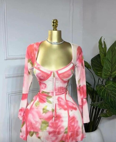 Robe moulante à manches longues