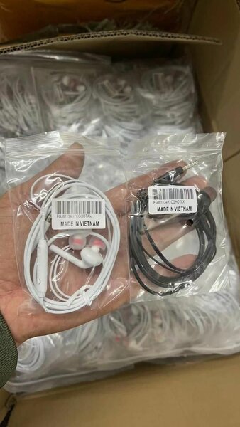 St 12 hand Free headphones