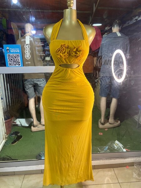 Robe longue jaune élégante
