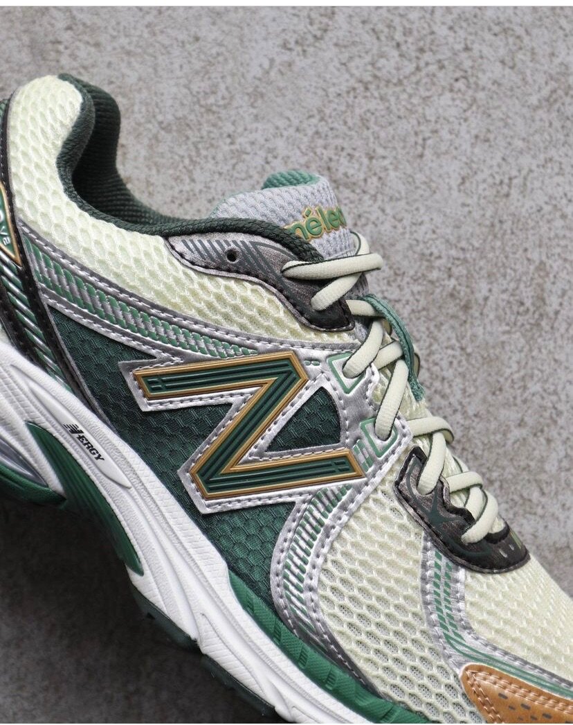 New Balance 860