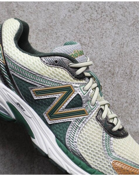 New Balance 860