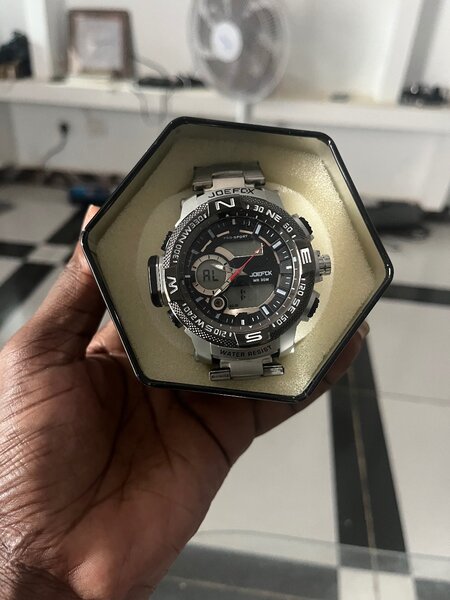 Montre numérique sport homme