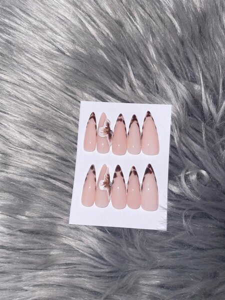 Press on nails