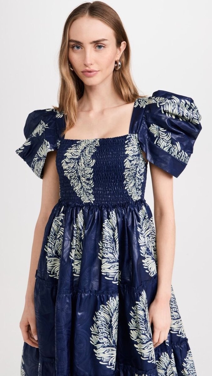 Robe à volants bleue élégante