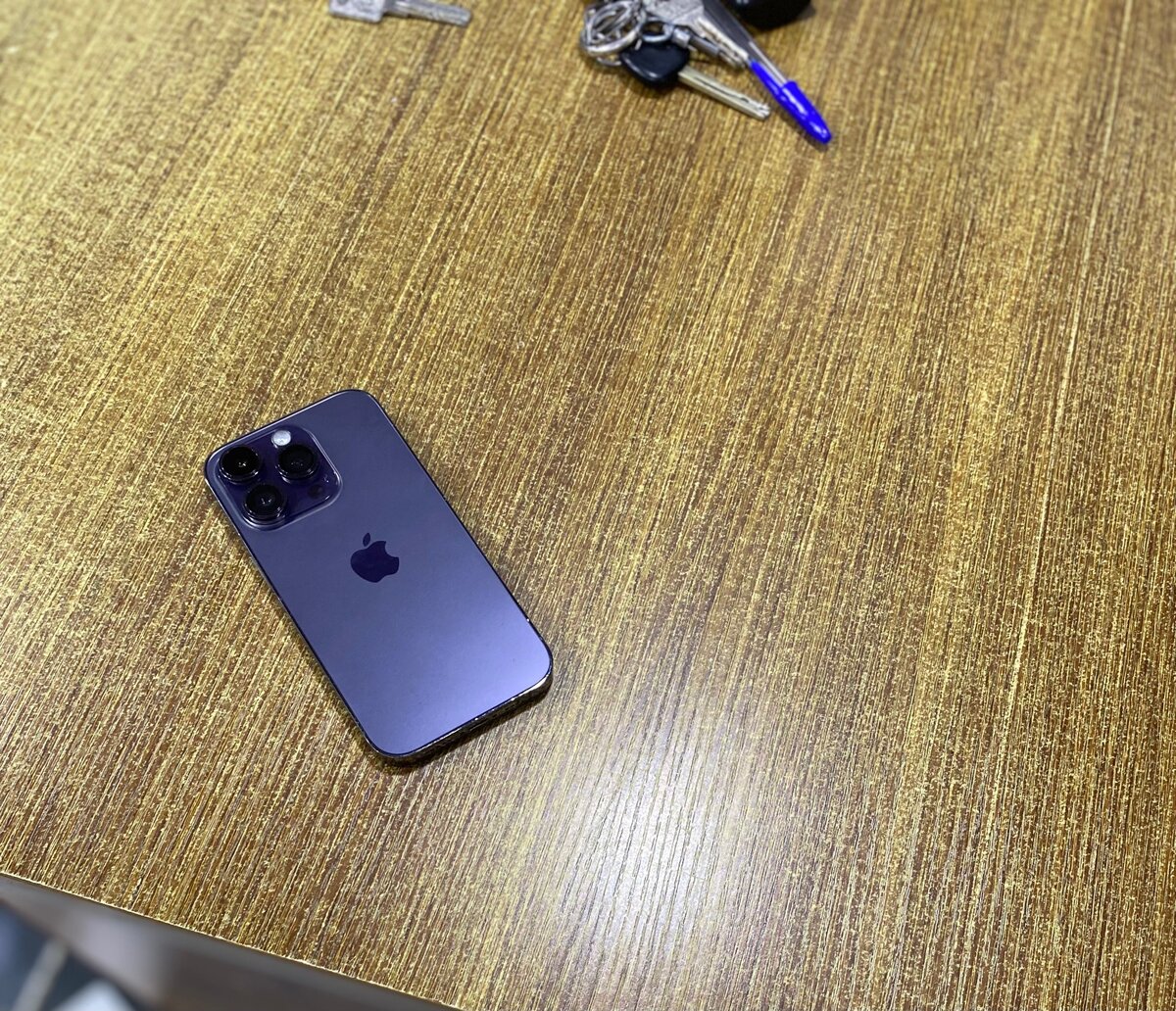 iPhone 14 pro 128 giga propre état 10/10 aucune égratignure