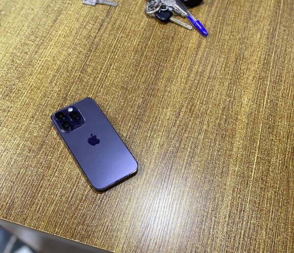 iPhone 14 pro 128 giga propre état 10/10 aucune égratignure