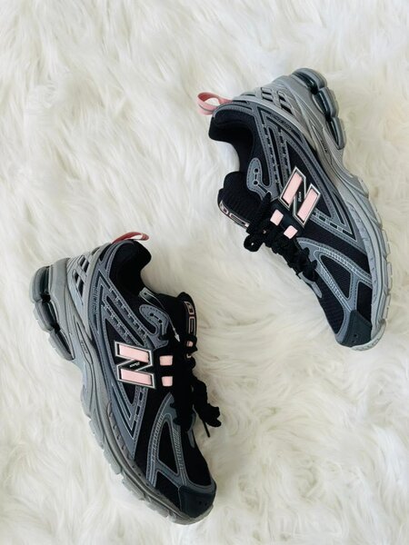 NEW BALANCE 1906R