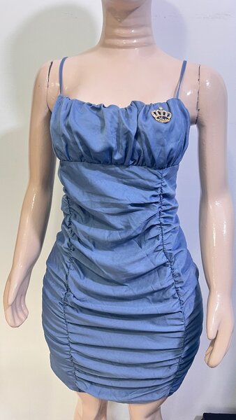 Robe bleue satinée