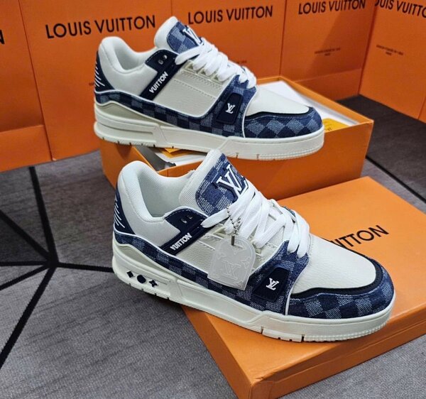LOUIS VUITTON CLASSIC