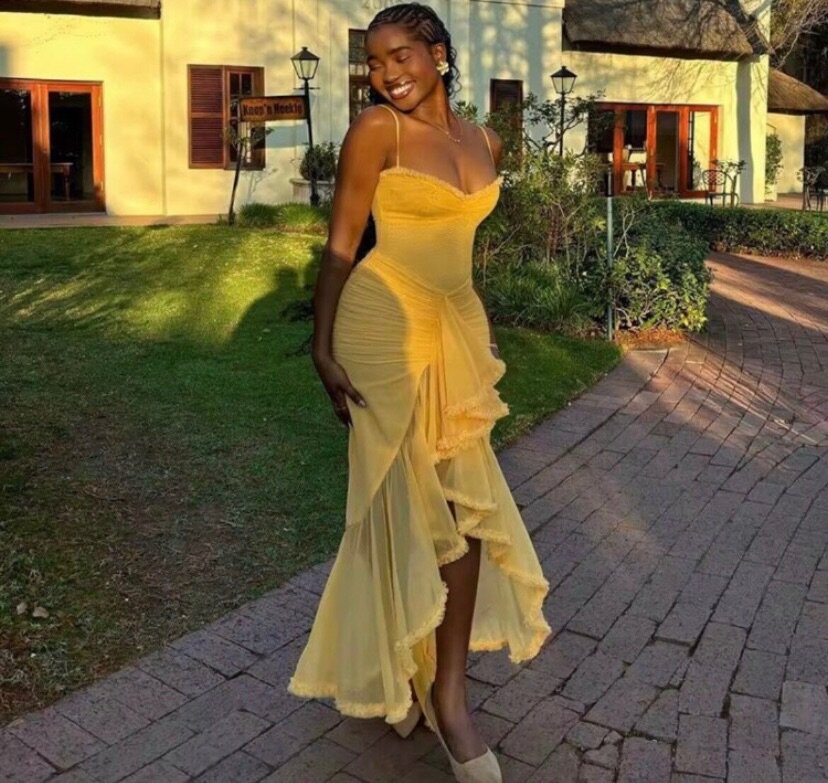 Robe longue jaune élégante