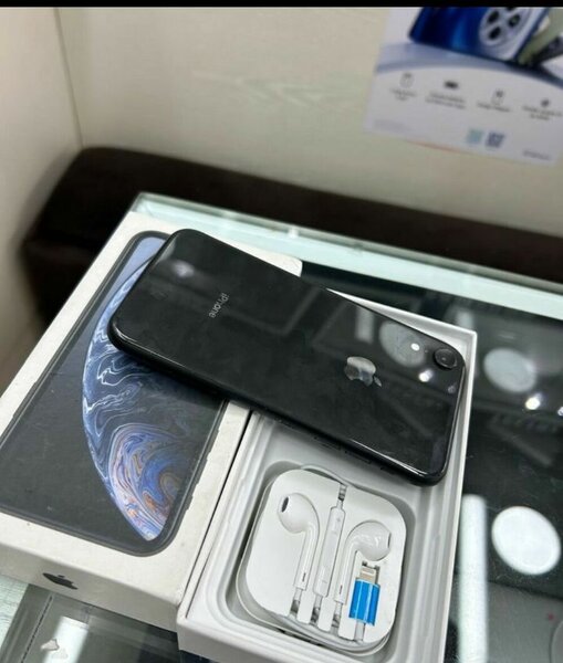 iPhone avec accessoires complets