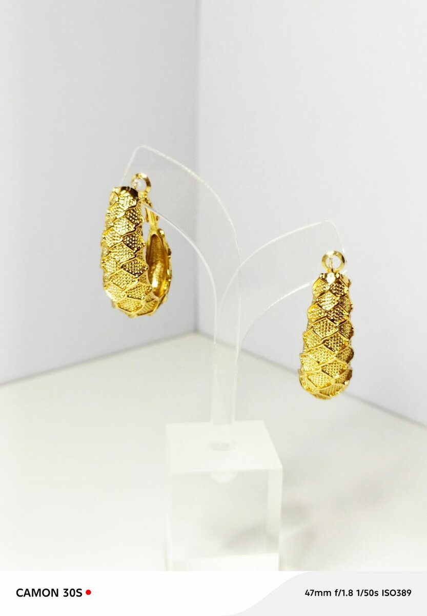 Boucles d'oreilles dorées texturées