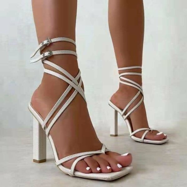 CHAUSSURES À TALON