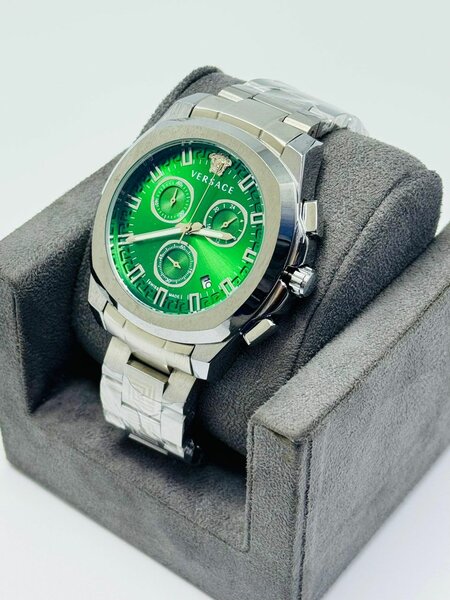 Montre élégante en acier