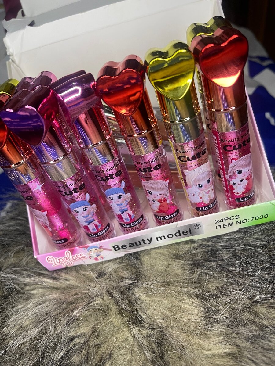 LIP GLOSS