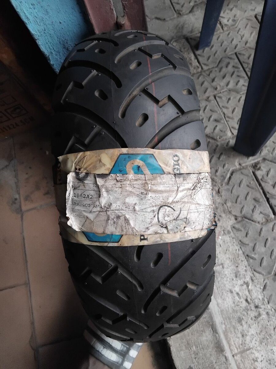 Pneu de moto haute performance