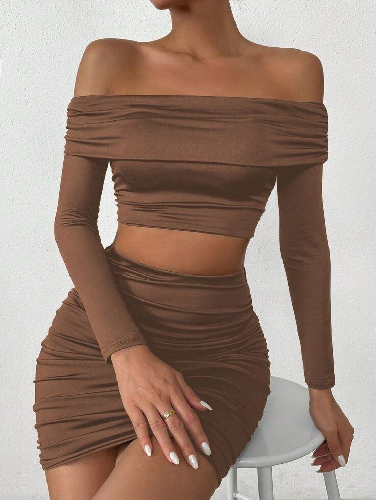 Robe moulante épaules dénudées