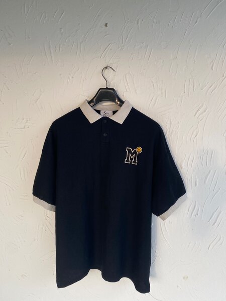 Polo noir à motif