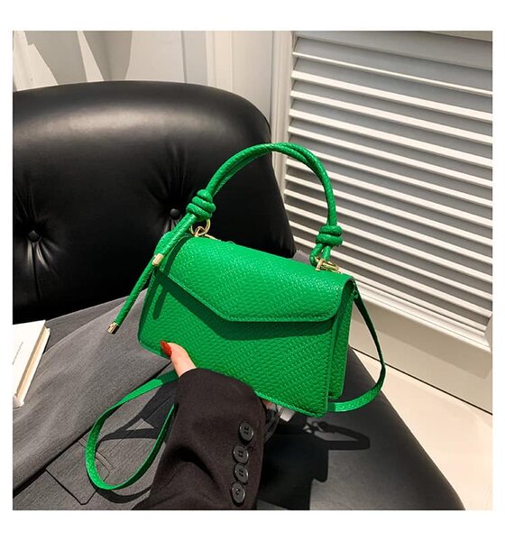 Fashionable women's bag green