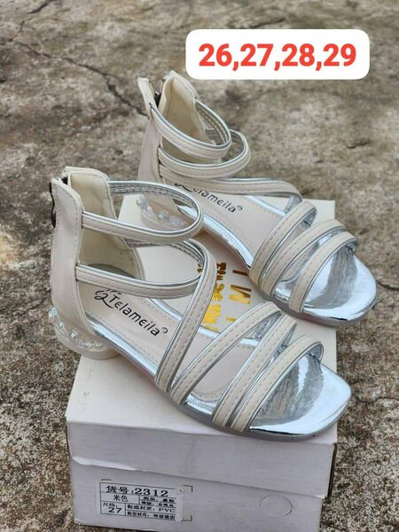 Sandales à talons pour filles