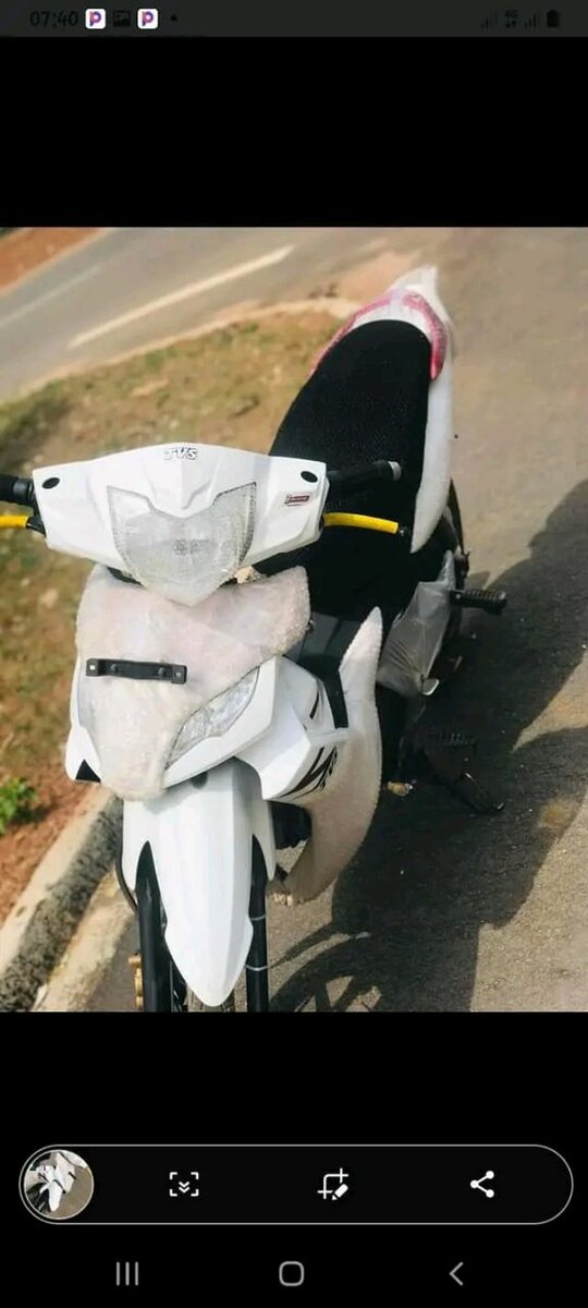 Scooter moderne blanc