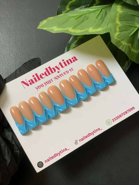 Nail tech