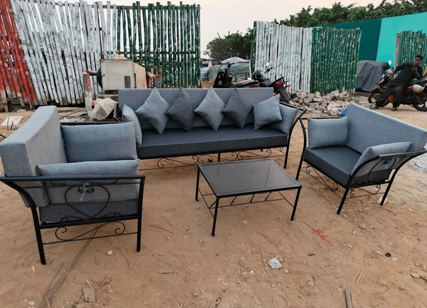 Salon de jardin moderne en acier