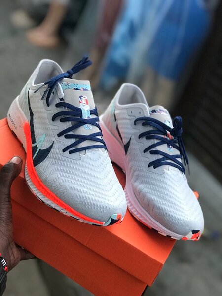 sport shoes 