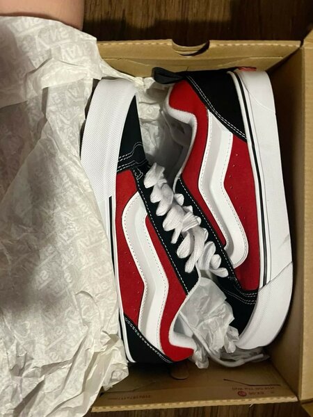 Baskets unisex rouges et noires