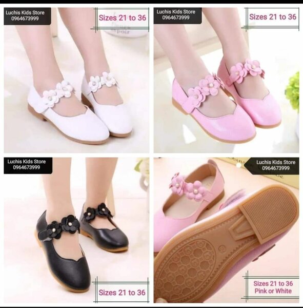 Floral buckle shoes