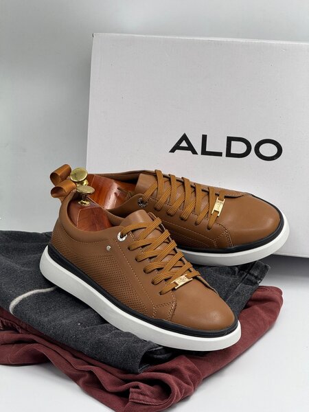 ALDO BROWN AND WHITE