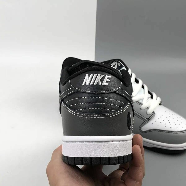 Nike SB éclipse lunaire