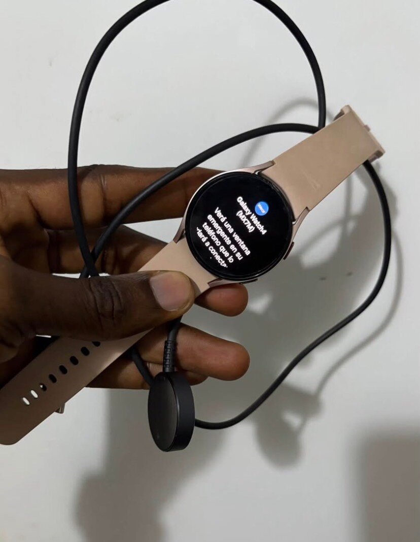 Montre connectée avec chargeur