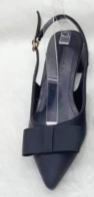 Chaussures avec un noeud bleu