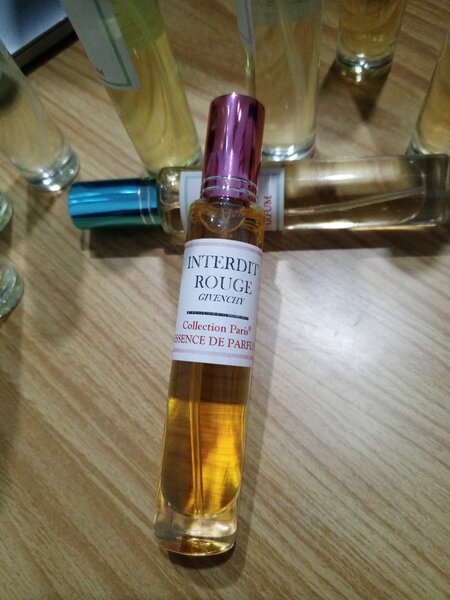 "Interdit rouge"de Givenchy