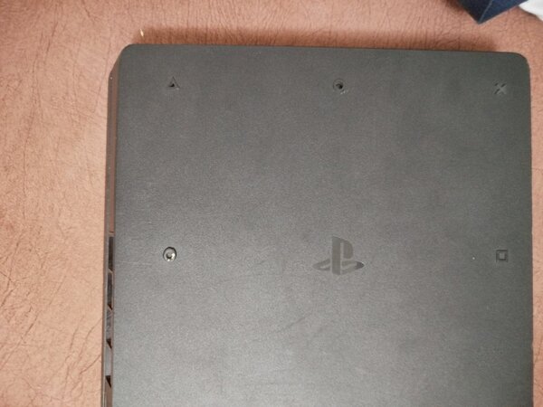 PS4 slim non craquée